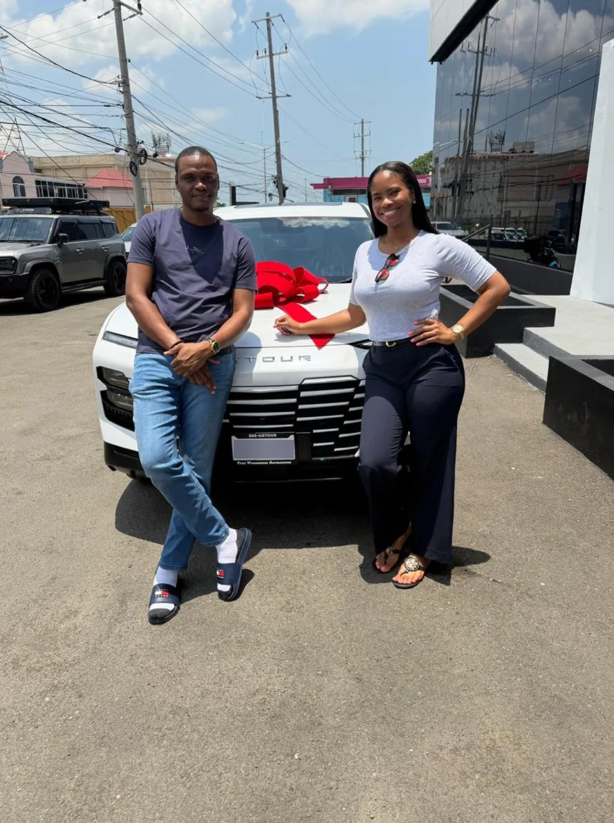 Happy JETOUR customer