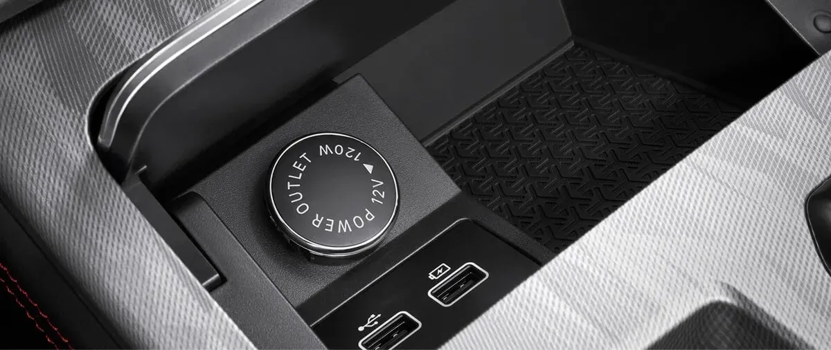 JETOUR 12V outlet with USB-C and USB-A charging ports
